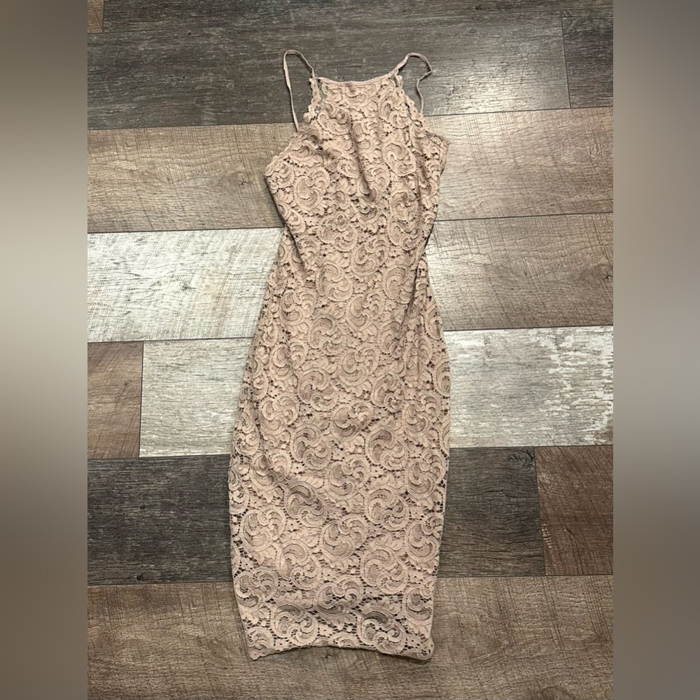Elegant Lace Sleeveless Dress in Tan